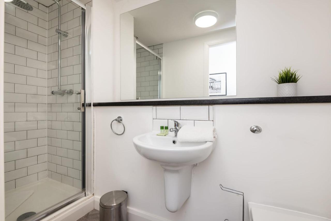 Host Apartments - Spacious 3 Bed Apartment With 3 Ensuites Ліверпуль Екстер'єр фото
